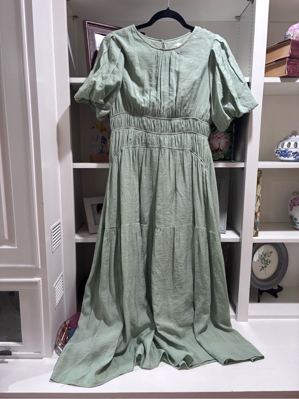 Moon River Smocked Sage Green Midi Dress sz M - Picture 2 of 5